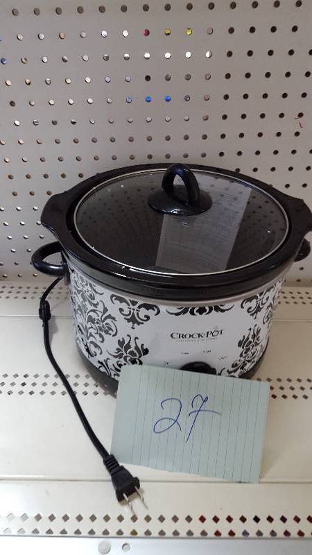 lot 27 image: Crock Pot 4 QT