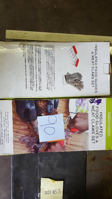 lot 90 image: Lot of 2 Insulated Gloves & Meat Claws Set