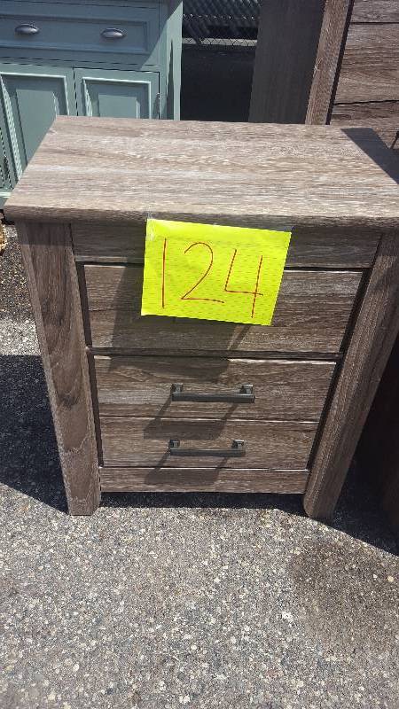 lot 124 image: Ashley Bedroom Furniture Set- 1 Dresser missing drawer, and 1 dresser damaged on the side,scratches present in some pieces review pictures