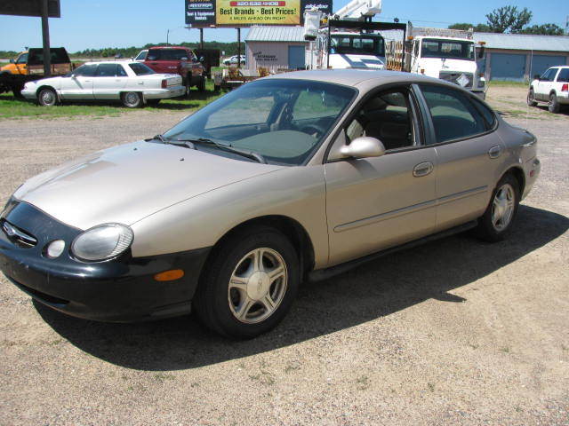 1999 Ford Taurus SE