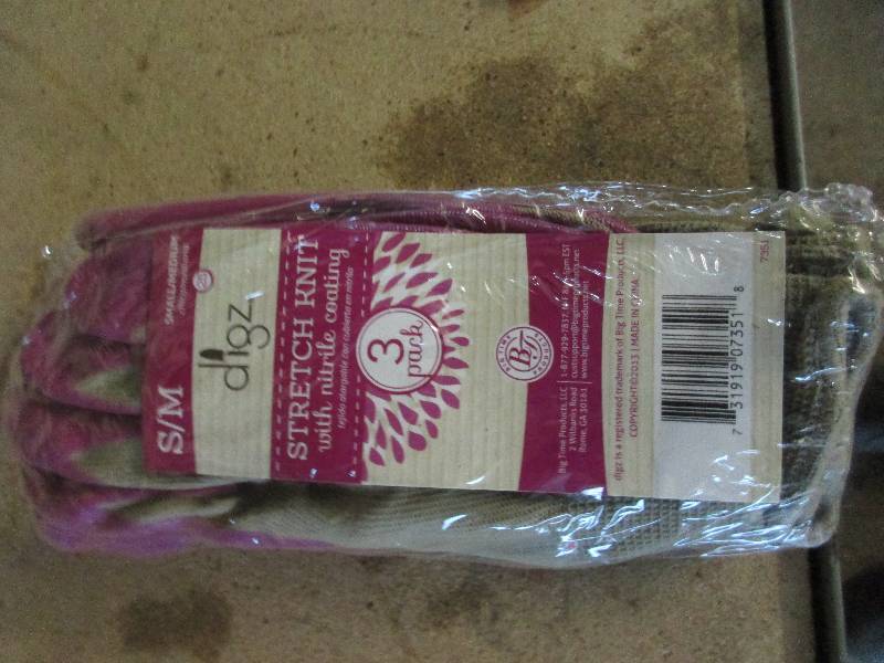 3 pairs of gardening gloves