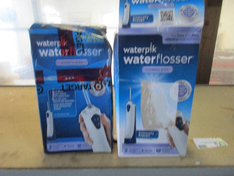 2 Water Flossers