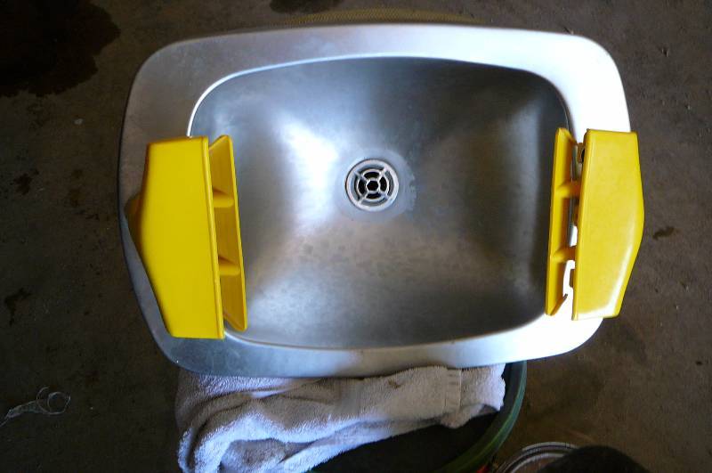 eye wash sink