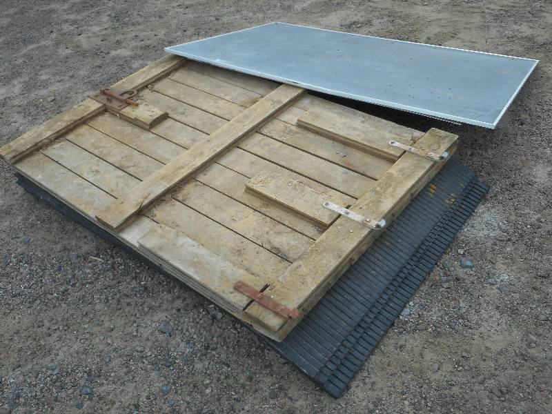 lot 6 image: Lot Of 4x6 Chalkboard, (3) Heavy...