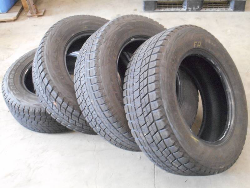 lot 3 image: Set Of (4) Bridgestone Blizzak P265...