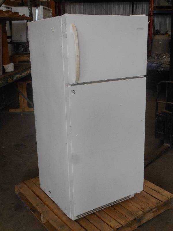 lot 18 image: Frigidaire Refrigerator With Frost ...