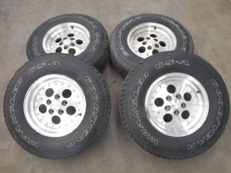 lot 43 image: (4) 5-Lug 15 Jeep Wrangler Wheels ...