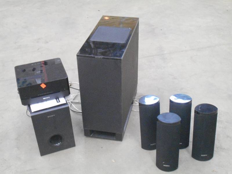 lot 59 image: Sony Surround Sound Speaker System ...