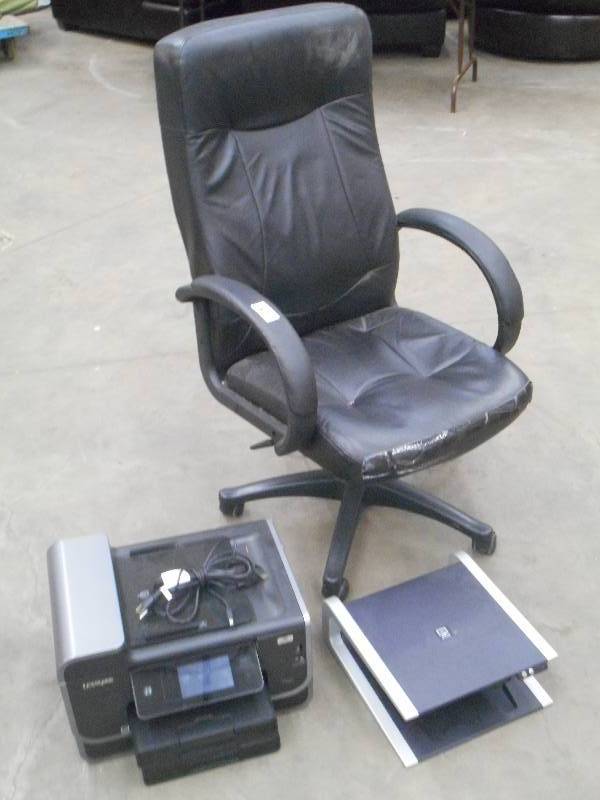 lot 67 image: (1) Rolling Office Chair & (1) LexM...