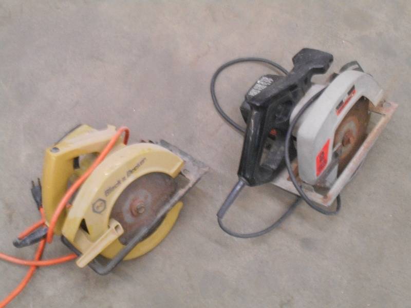 lot 68 image: (2) 7.25 Circular Saws ...