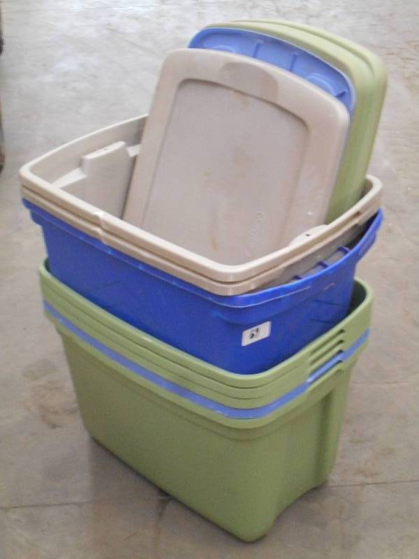 lot 69 image: Lot Of (8) Lidded Plastic Totes ...