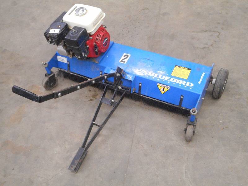 lot 3 image: Bluebird Model ER11101 Commercial T...