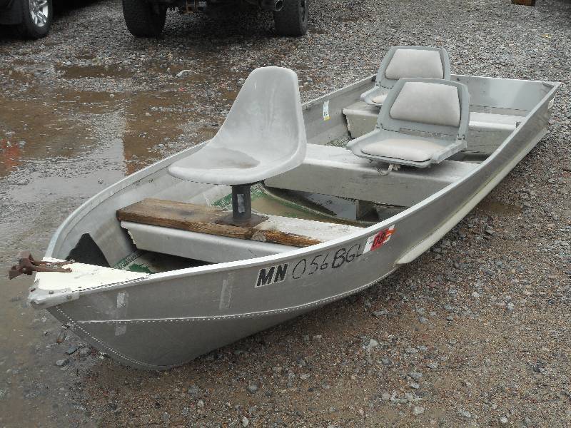 lot 1 image: 1974 Sears 14ft Aluminum Boat