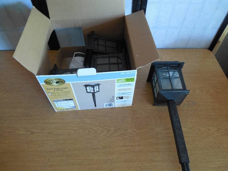 Solar Pathway Light (4-Pack)