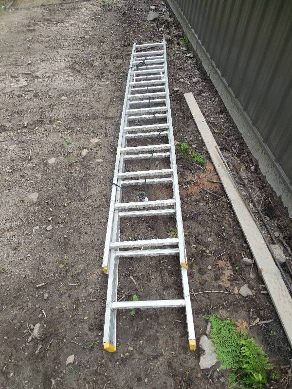 24 ALUMINUM EXTENSION LADDER