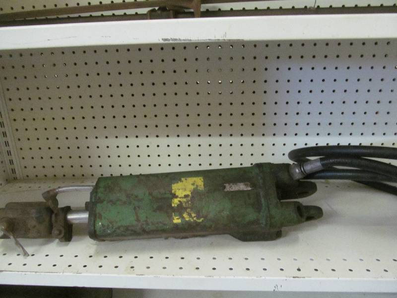 John Deere Cylinder