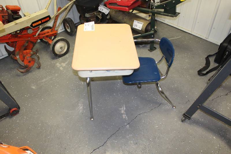 lot 22 image: School Desk