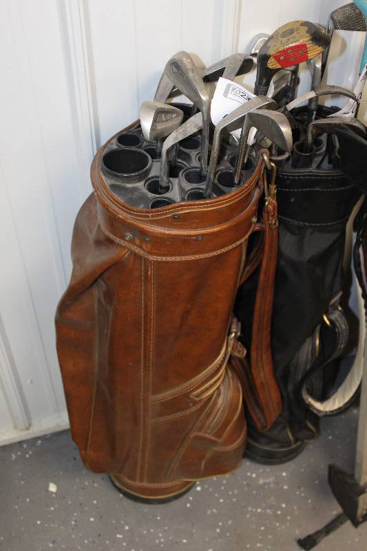 lot 27 image: Golf Bag Set