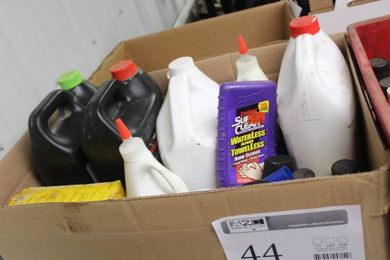 lot 44 image: Box Lot of Automotive Fluids