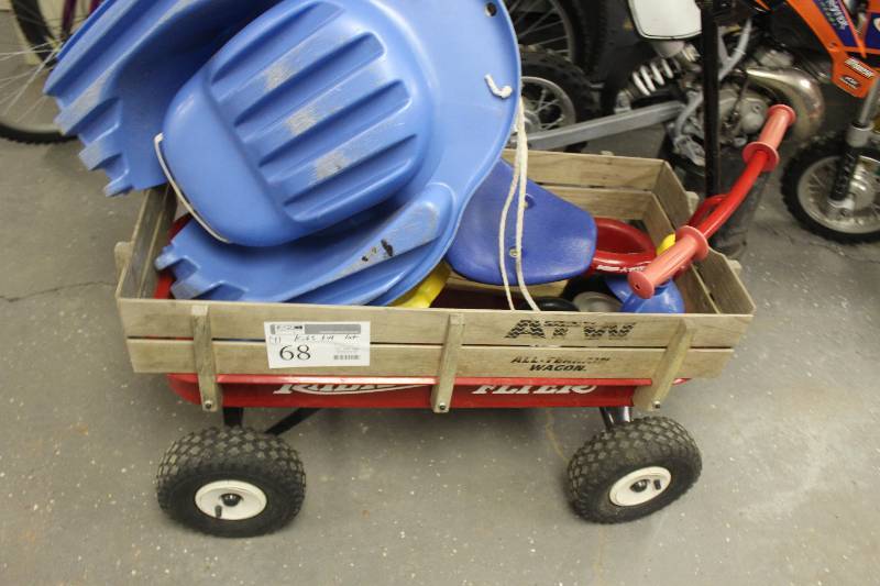 lot 68 image: Lot of (4) Kids Toys