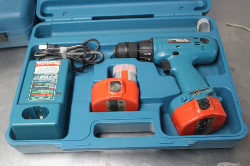 lot 81 image: Makita 14.4V Cordless 38 Drill w Case, 2-Battery, Charger