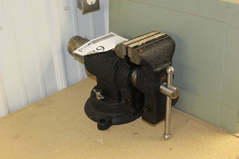 lot 89 image: Bench Vise