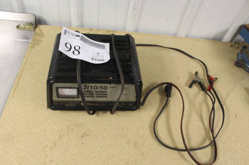 lot 98 image: Schumacher 12V 21050 Amp Trickle Charger