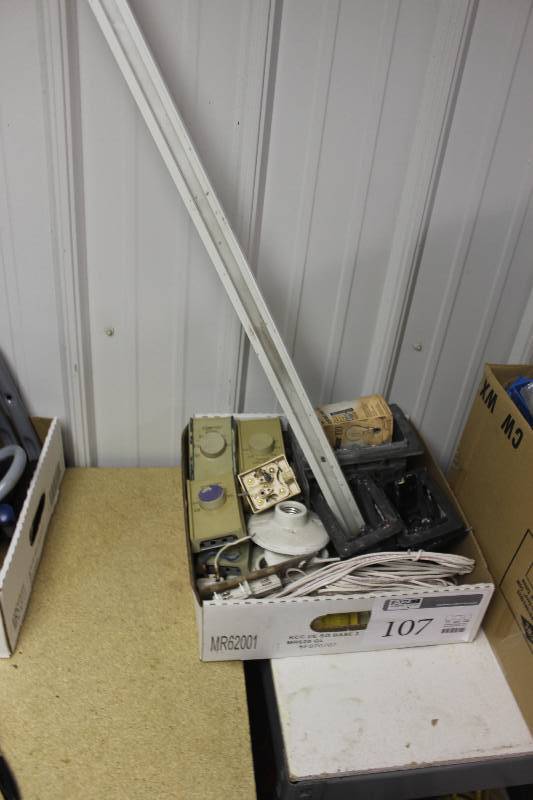 lot 107 image: Box Lot of Temperature Controls, Light Fixtures