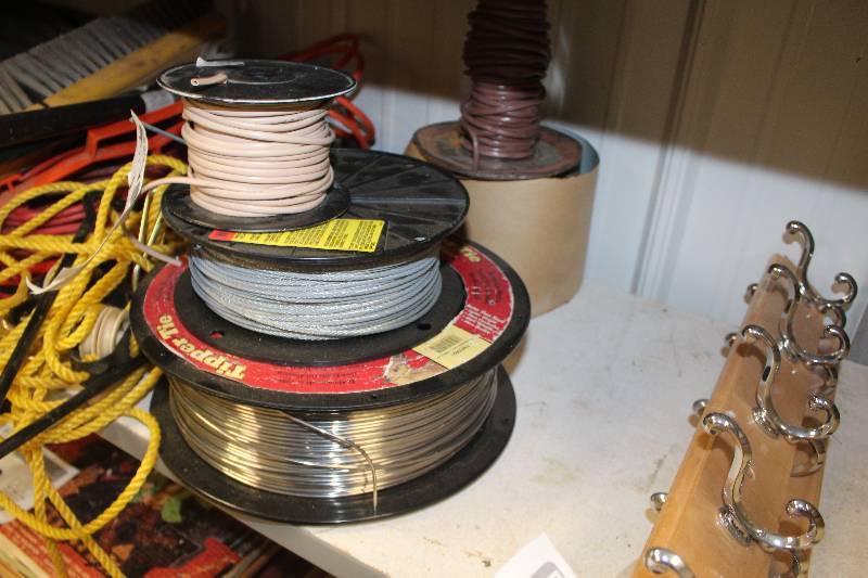 lot 118 image: Lot of (5) Tipper Tie Aluminum Electric Fence Wire