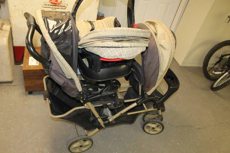 lot 138 image: Lot of (2) Baby Accessories Including 1) Stroller AND 1) Car Seat