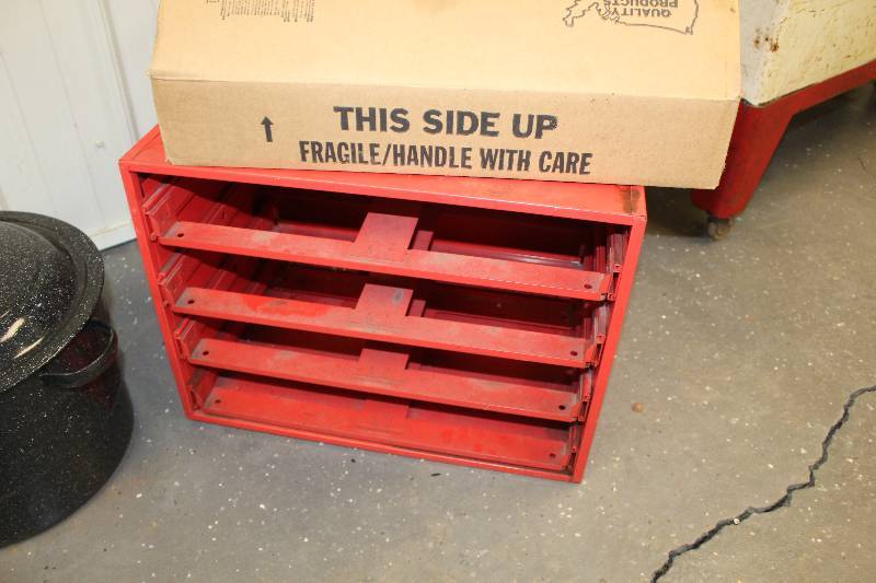 lot 132 image: Lot of (2) 4-Shelf Storage Cabinet