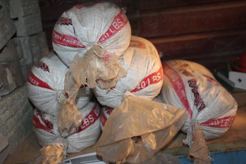 lot 162 image: Lot of (6) 40 lbs Bags of Dried Sand