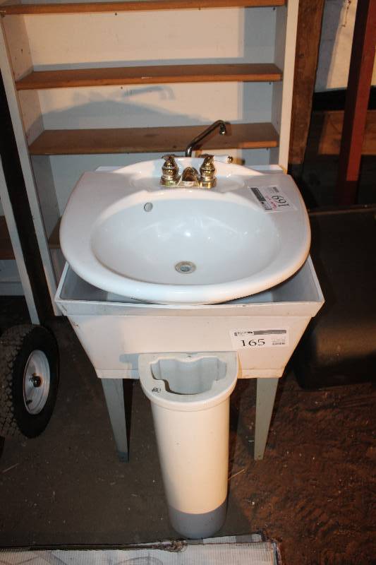 lot 169 image: Pedestal Sink w Fixtures