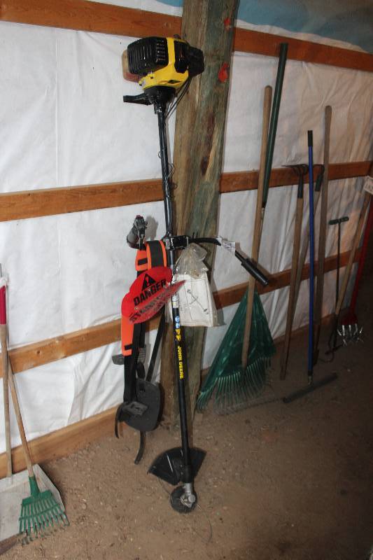 lot 183 image: John Deere Gas Powered Weed Whip
