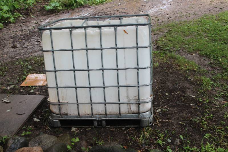 lot 200 image: Plastic Bin w Metal Frame