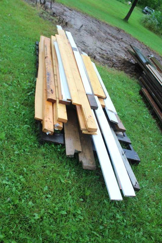 lot 198 image: Lot of Wood Various Size