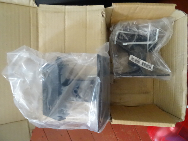 lot 131 image: 2 Wall Mount Pivoting Speaker Holders