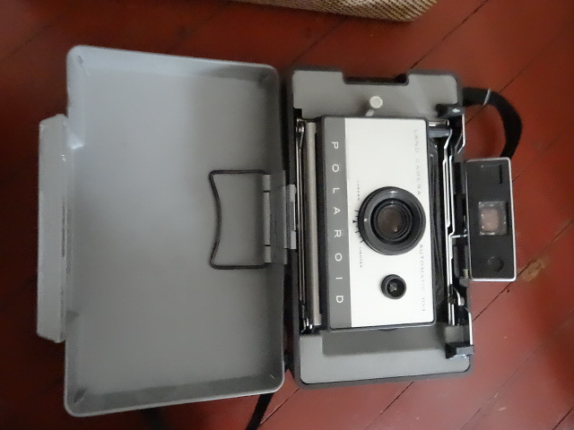 lot 152 image: Polaroid Land Camera Automatic 103.