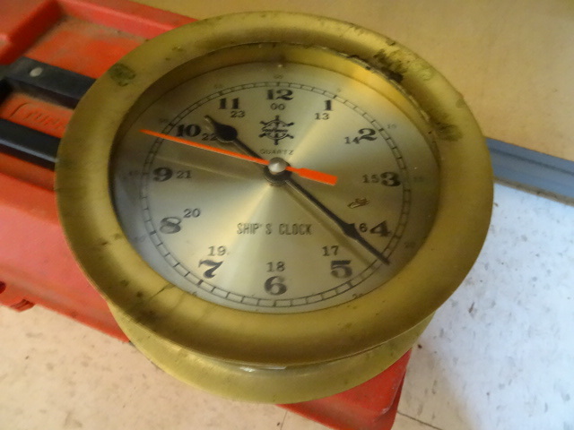 lot 172 image: Sea House Quartz Ships Clock Brass