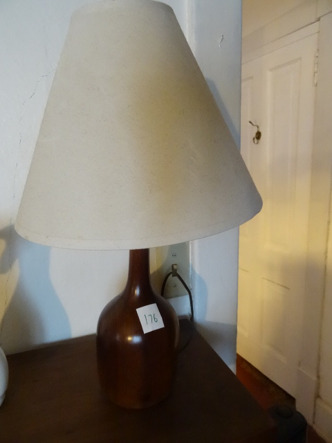 lot 176 image: Wood Table Lamp 18