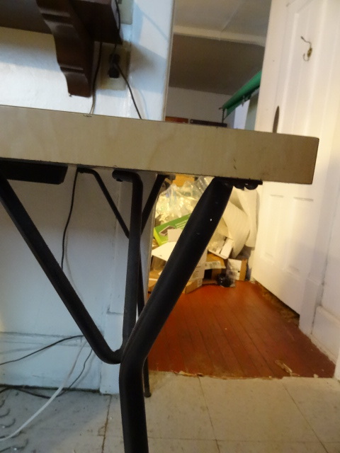 lot 178 image: Vintage Kitchen Table with 1 Leaf