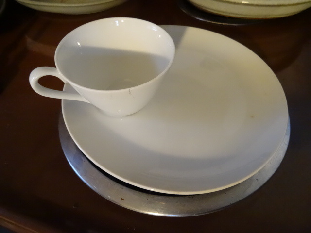 lot 185 image: 4 Person Tea Set. 4 Cups and 4 Plates