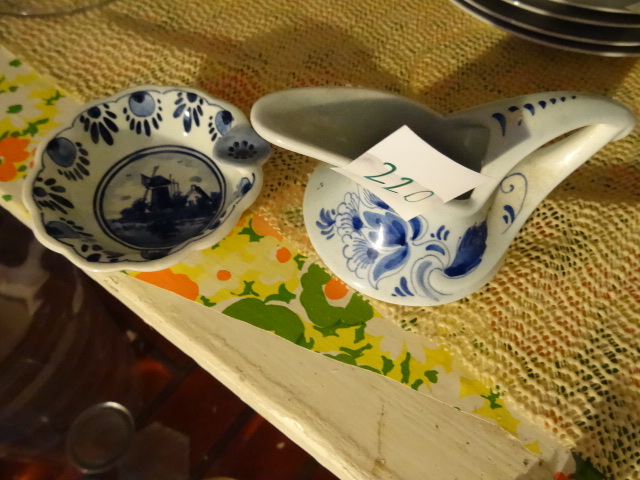 lot 220 image: 2 Ceramic Pieces by Delfts in Holland
