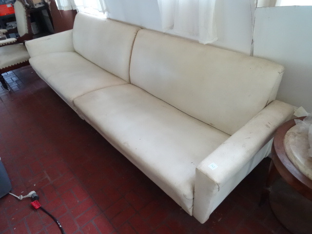 lot 247 image: Vintage 2 Piece Couch