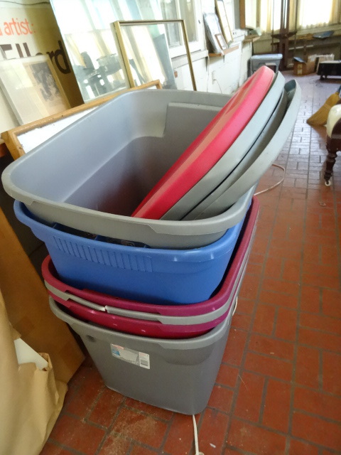 lot 248 image: 6 Plastic Tubs