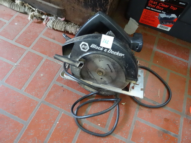 lot 262 image: Black and Decker 7 14 Circular Saw
