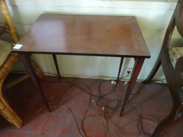 lot 287 image: 24 X 16 X 25 Vintage End Table