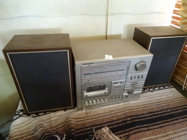 lot 289 image: Sound Design AM FM Stereo Receiver