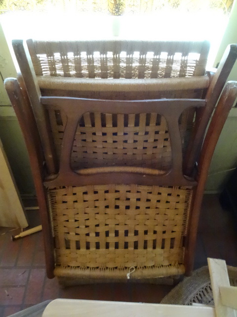 lot 292 image: 2 Vintage Wood Folding Chairs