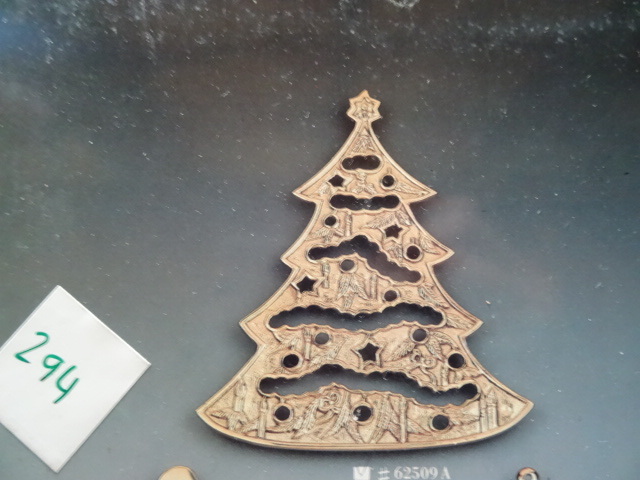 lot 294 image: Christmas Tree Brass Trivet